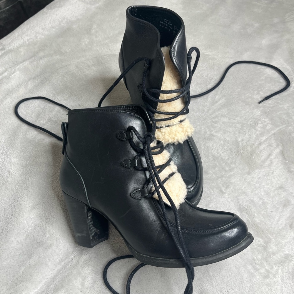 Ugg Black Leather Ankle Boots size 8 heeled with Sherpa tongue